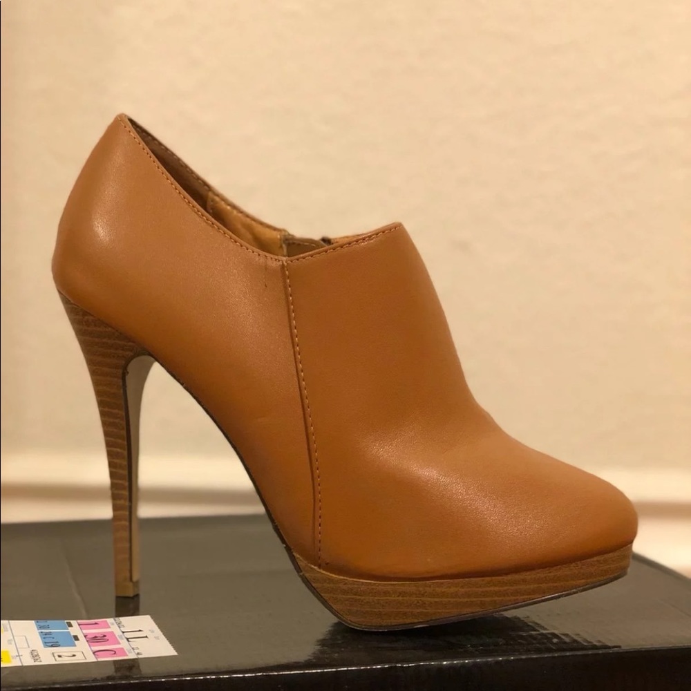 Camel heeled bootie
